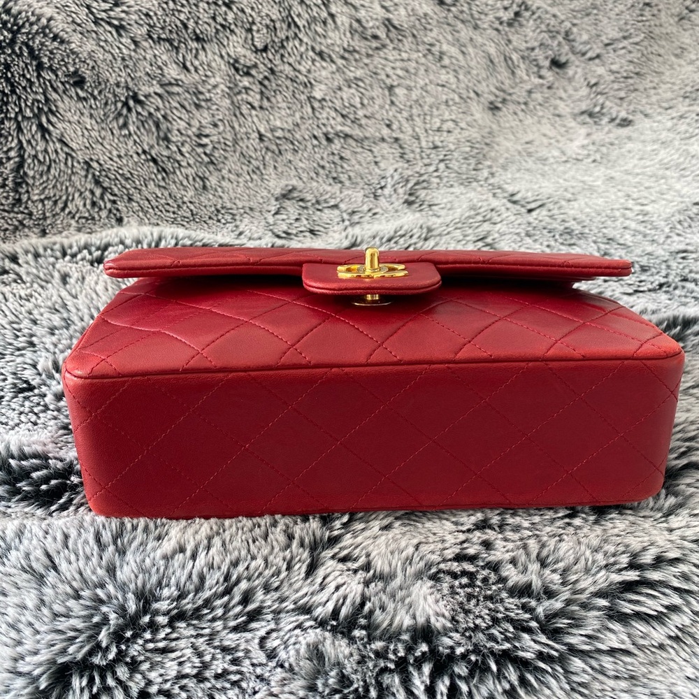 Chanel Classic Flap in Red Lambskin Series 1 Vintage 24k gold plated hardware - Picture 6 of 12